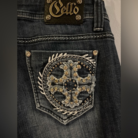 Women's Cello jeans size 13 Juniors Embroidered,  Lightly Distressed, Rhinestone - Picture 6 of 7